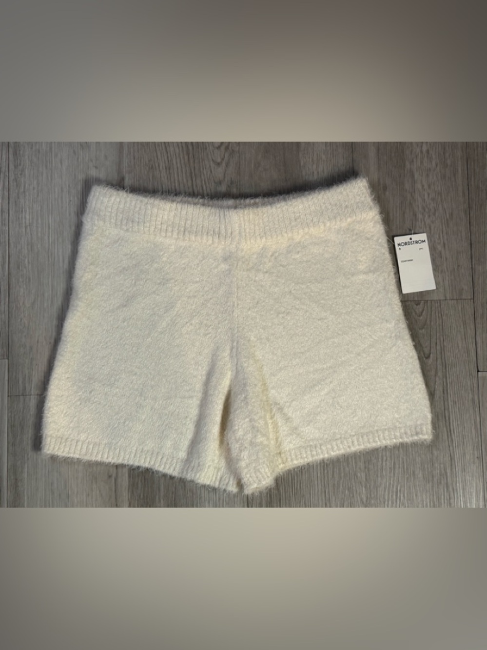 Nordstrom Open Edit Women’s White Cream Sweater Knit Fuzzy Shorts Size Small NWT